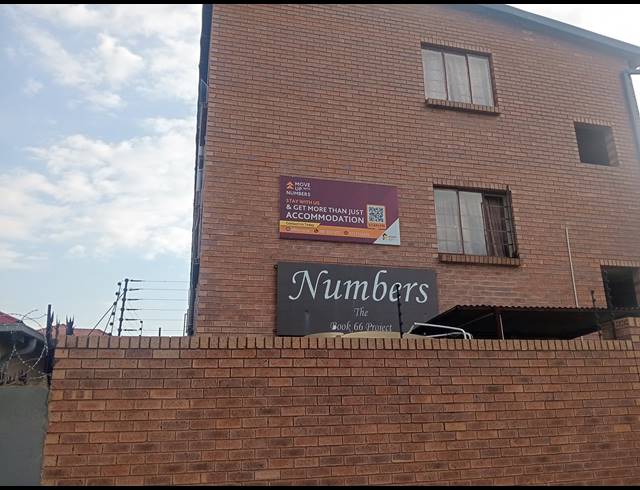 4 BEDROOM APARTMENT BLOCK FOR SALE IN KEMPTON PARK AH